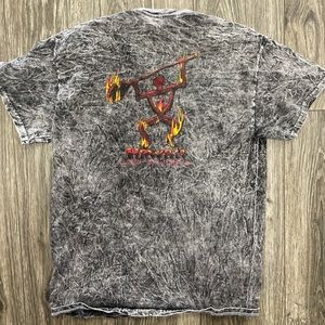 Hawaiian Lava Tee Size M, Has Really Cool Colors And back Graphic